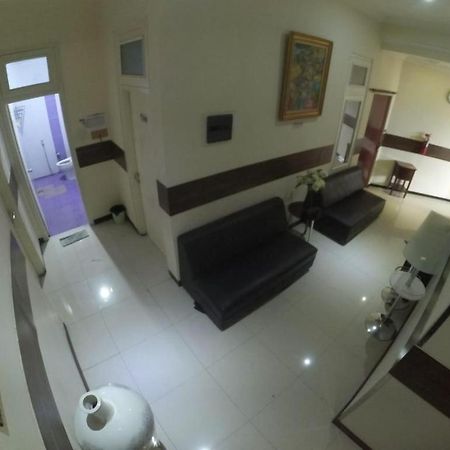 Cabin Hotel Sutomo Yogyakarta Exterior photo