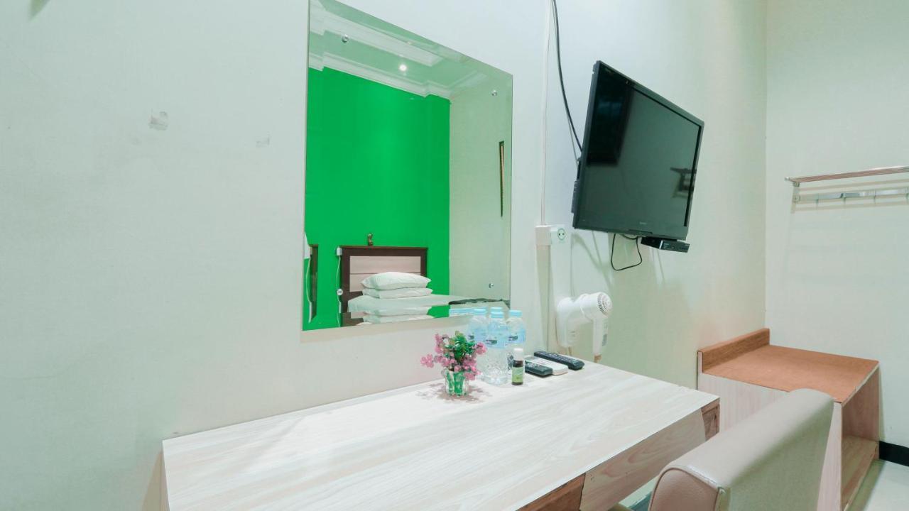 Cabin Hotel Sutomo Yogyakarta Exterior photo