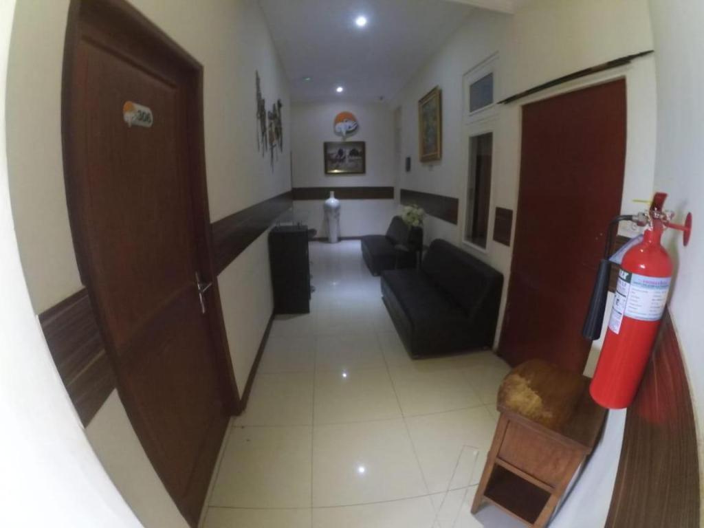 Cabin Hotel Sutomo Yogyakarta Exterior photo