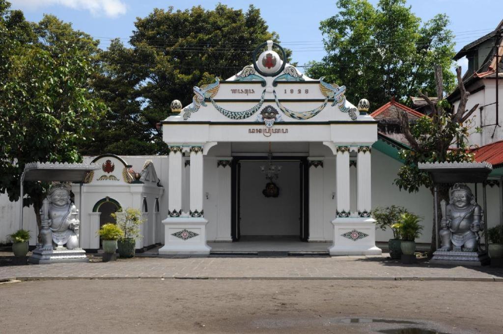 Cabin Hotel Sutomo Yogyakarta Exterior photo
