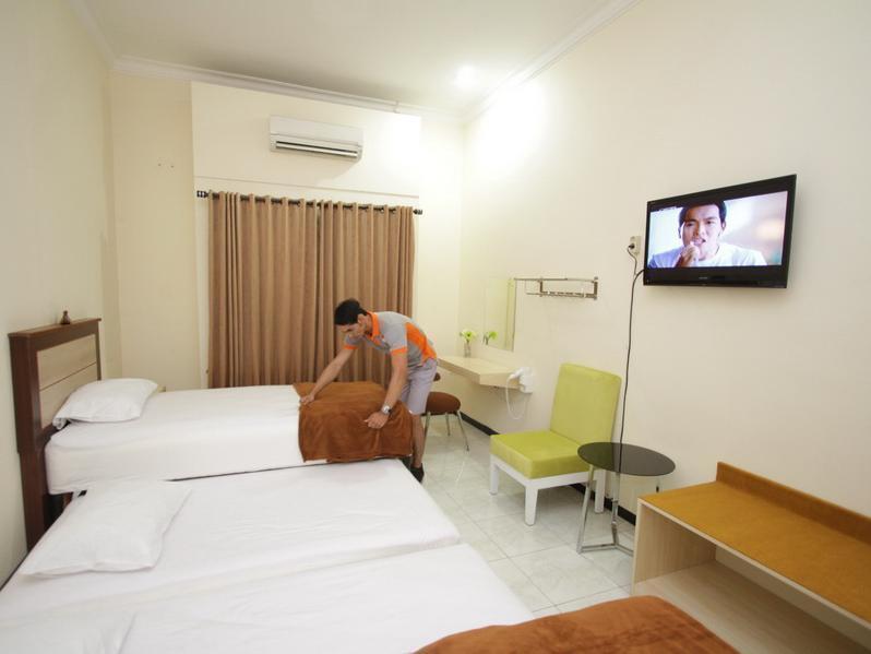 Cabin Hotel Sutomo Yogyakarta Exterior photo