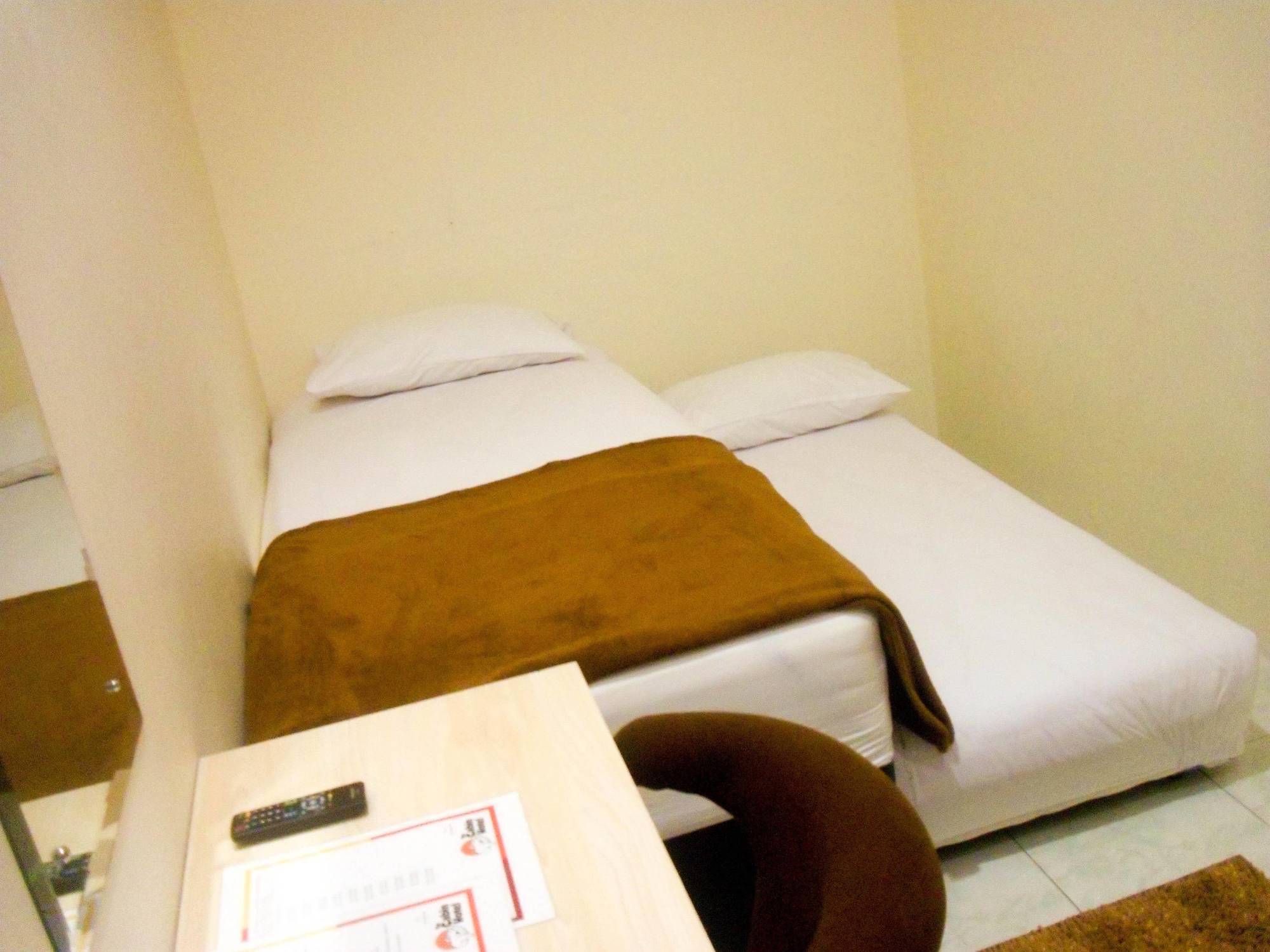 Cabin Hotel Sutomo Yogyakarta Exterior photo