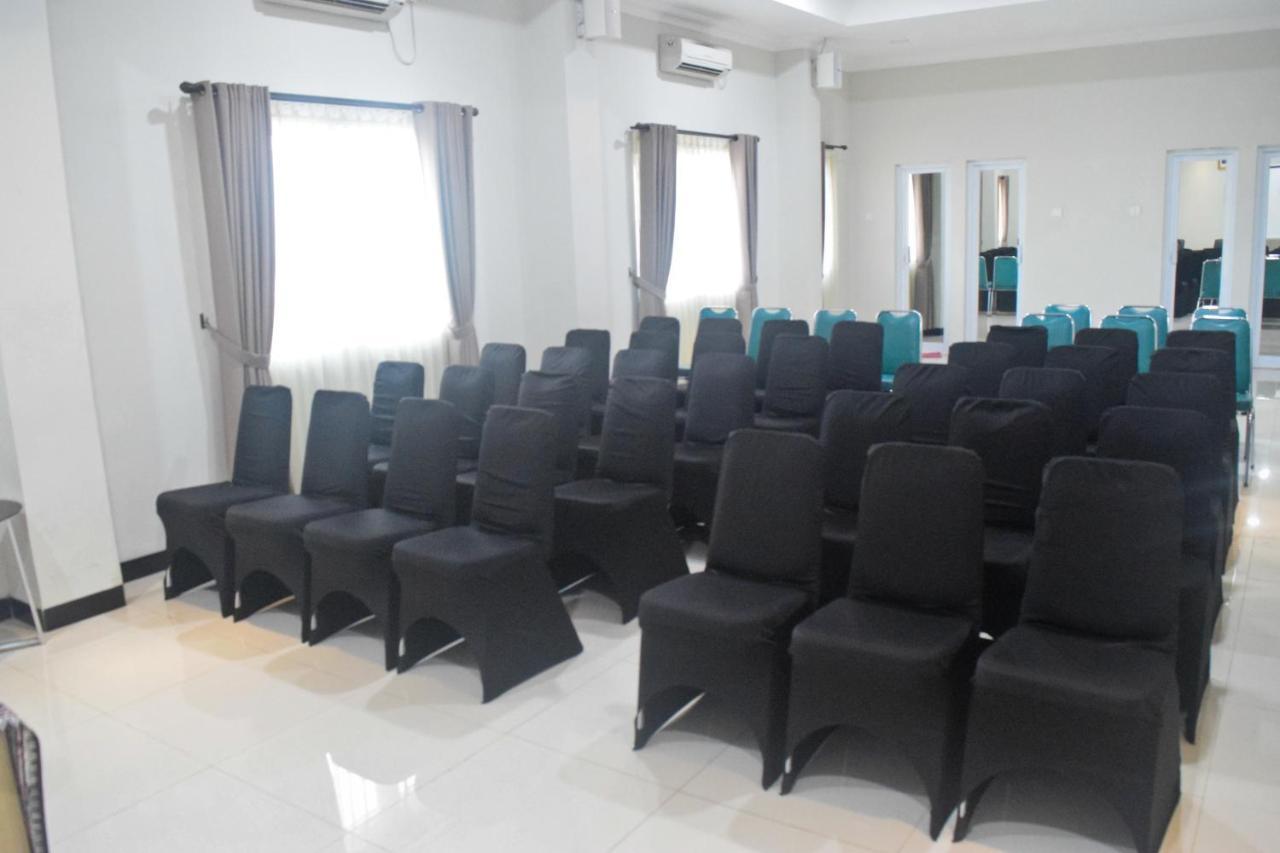 Cabin Hotel Sutomo Yogyakarta Exterior photo