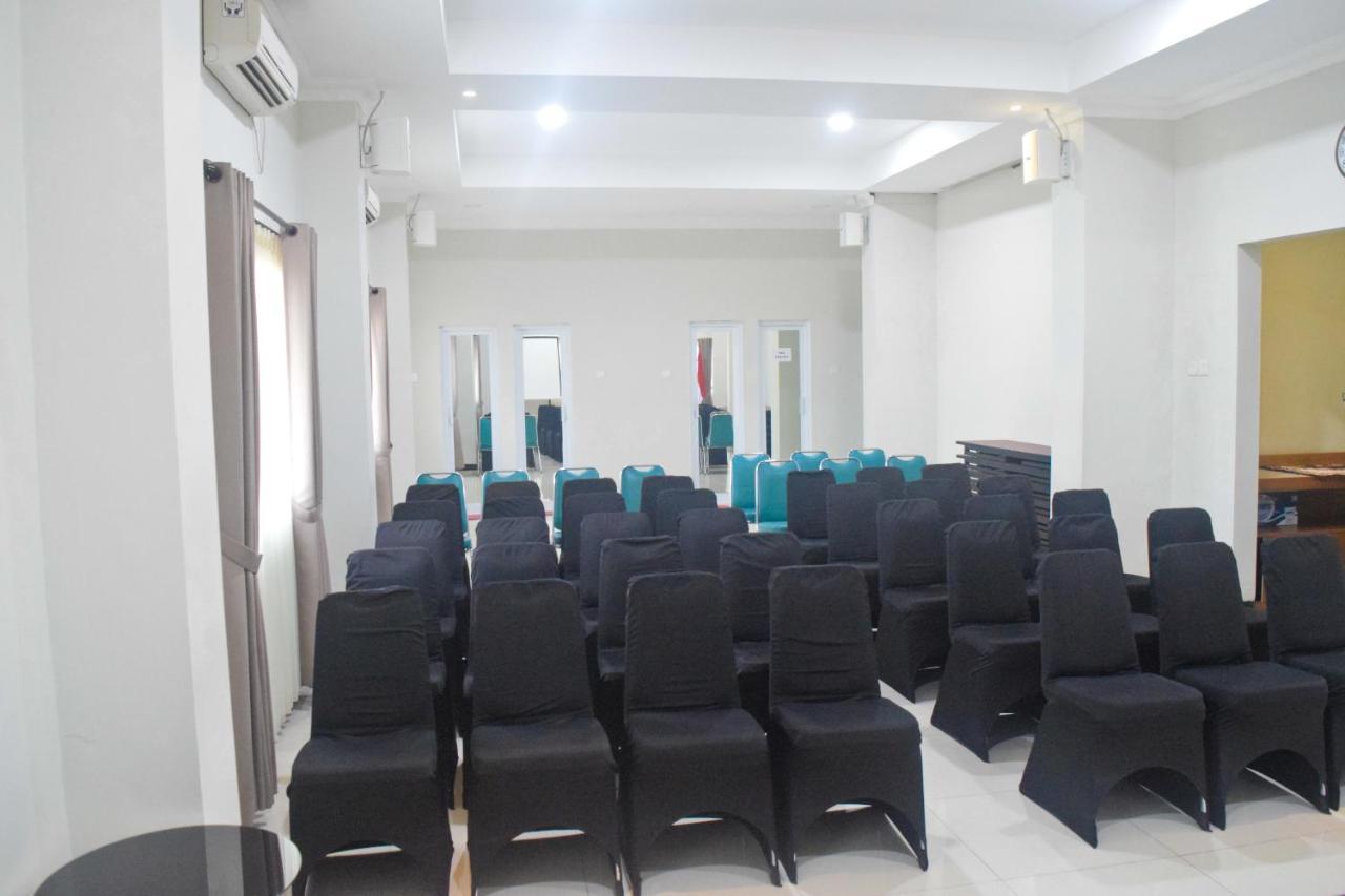 Cabin Hotel Sutomo Yogyakarta Exterior photo