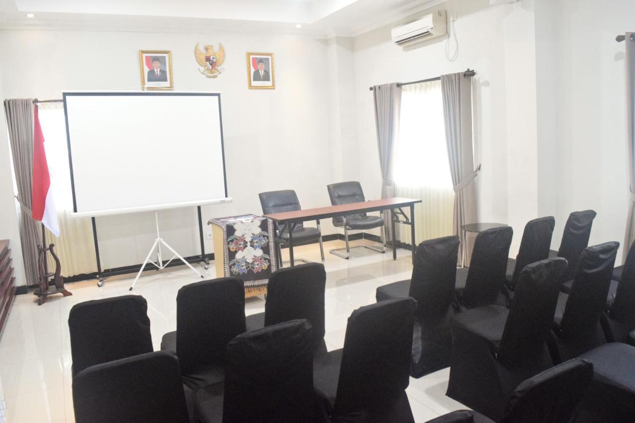 Cabin Hotel Sutomo Yogyakarta Exterior photo